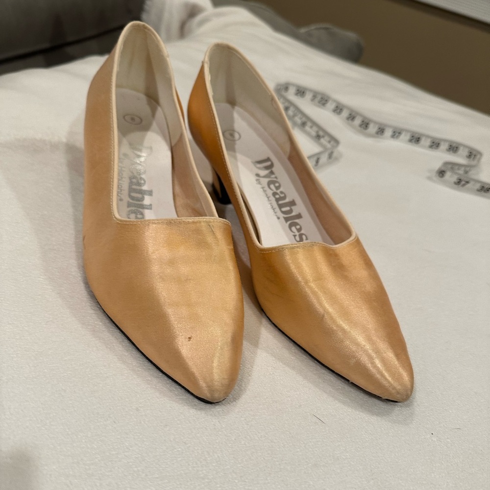 Dyeables peach 1980’s era shoes. Vintage prom size 8.